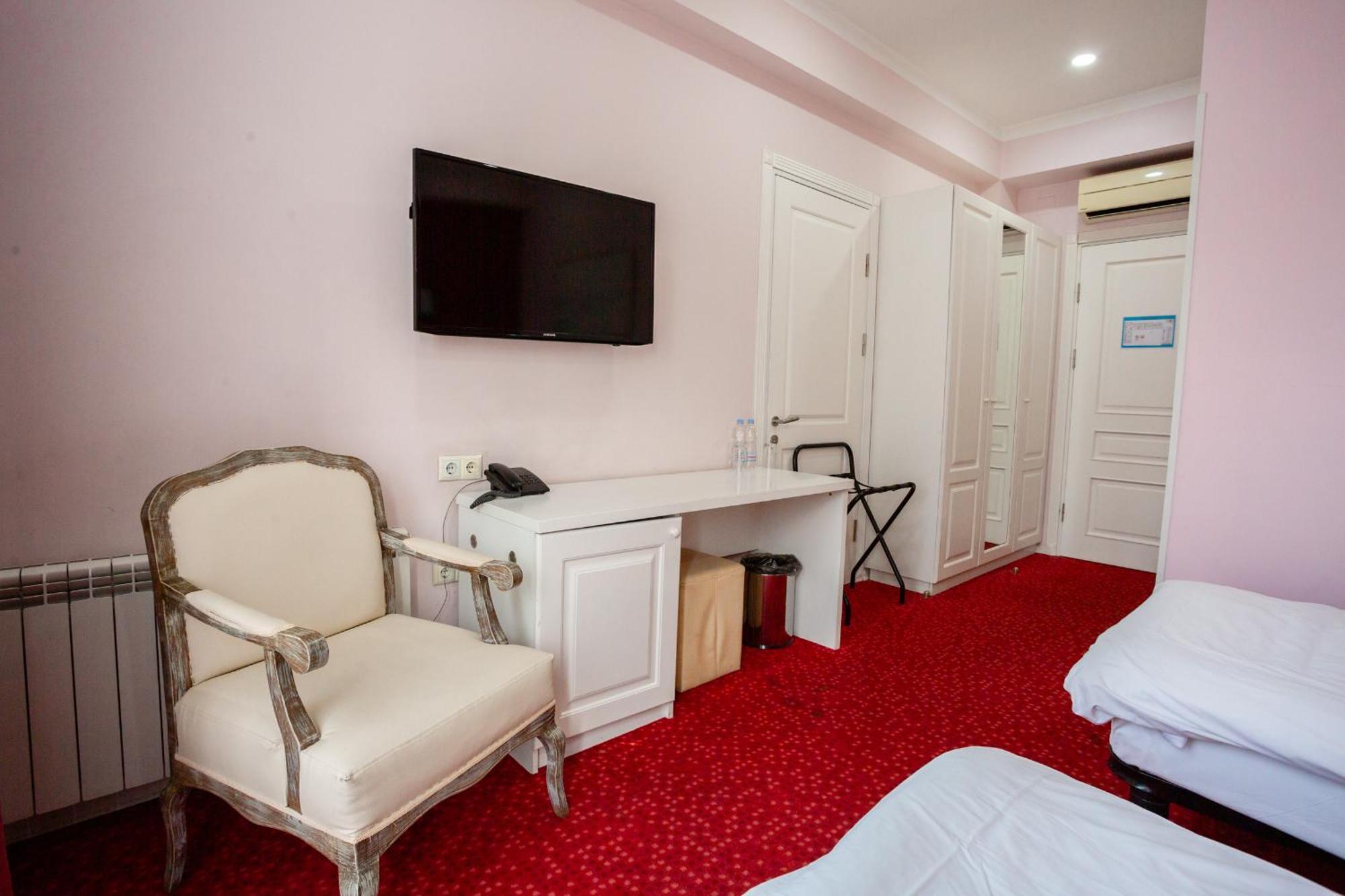 Piazza Four Colours Hotel Batumi Kültér fotó