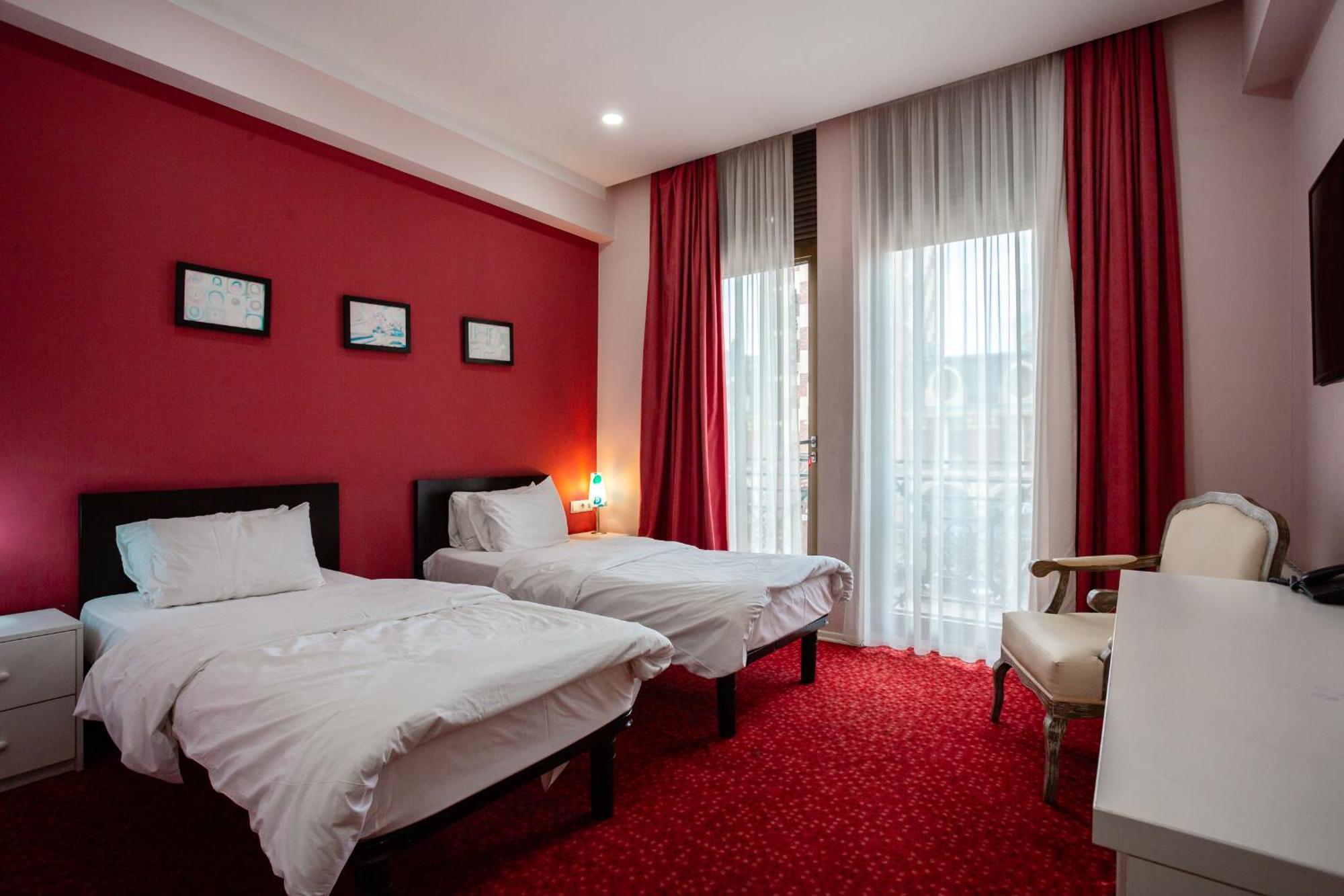 Piazza Four Colours Hotel Batumi Kültér fotó