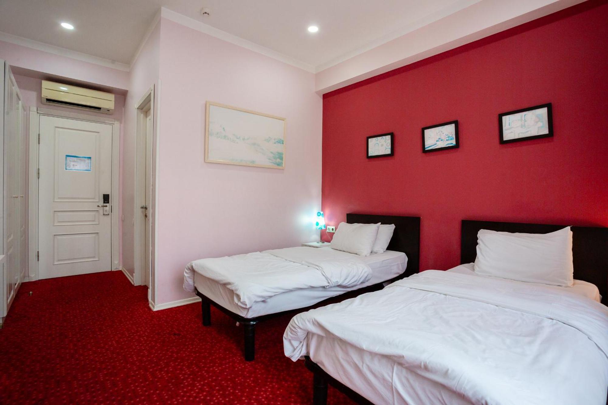Piazza Four Colours Hotel Batumi Kültér fotó