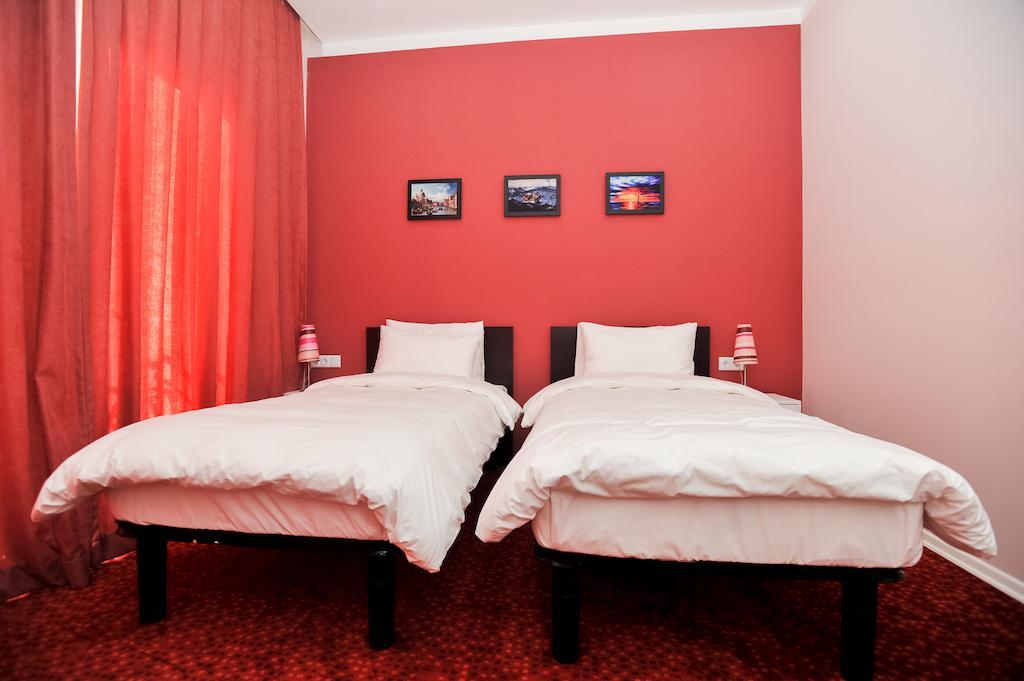 Piazza Four Colours Hotel Batumi Szoba fotó