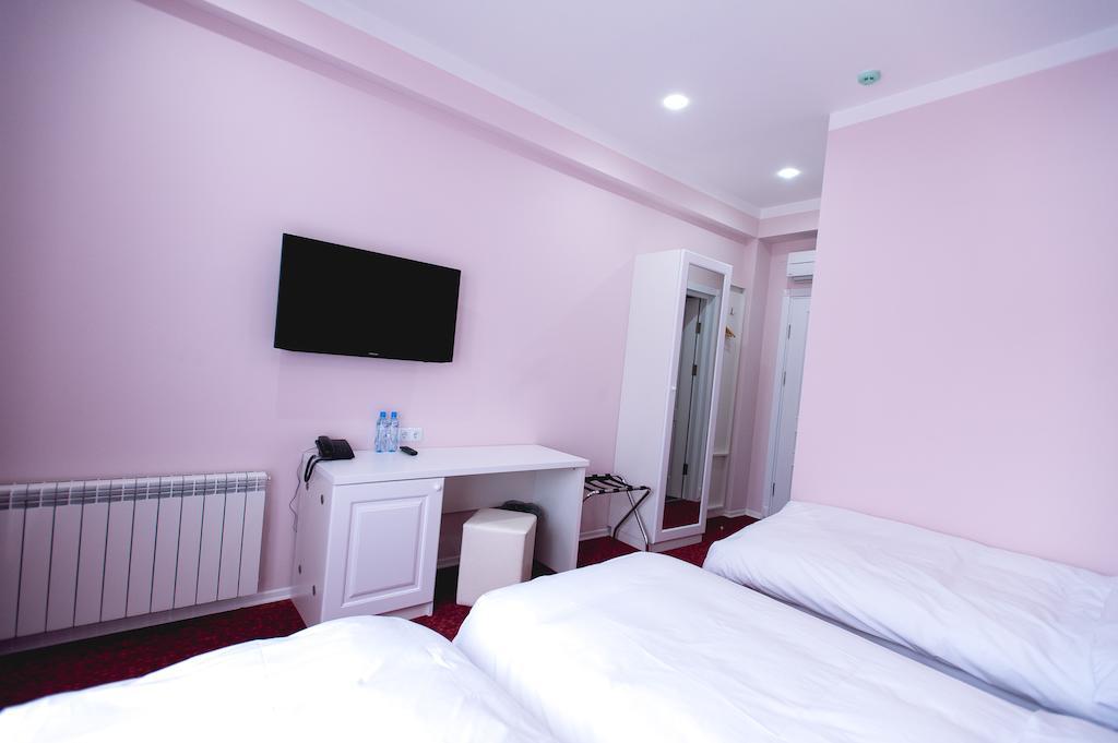 Piazza Four Colours Hotel Batumi Szoba fotó