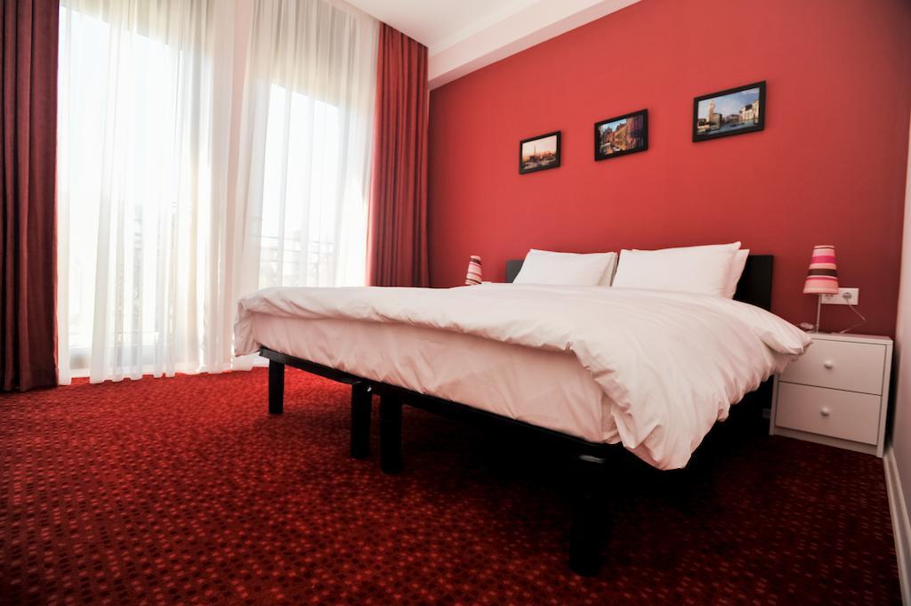 Piazza Four Colours Hotel Batumi Szoba fotó